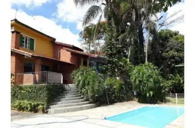 Chácara em arujá: 5.500m² com duas casas e ótimas instalações