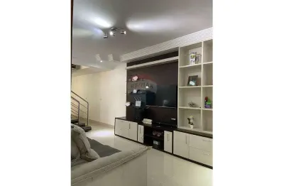 Excelente sobrado 3 dorm. com planejados 1 com closet e 2 com ar condicionado