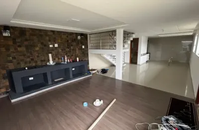 Lindo sobrado com charme de alto padrão no bairro santa cândida