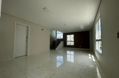 Lindo sobrado em condomínio no bairro alto 3 quartos sendo 1 suíte e 3 vagas de garagem