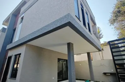 Belíssimo sobrado à venda no uberaba 3 quartos 2 vagas