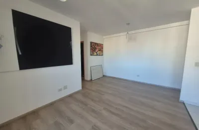 Lindo apartamento no bairro cabral 3 quartos com sacada com churrasqueira