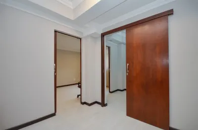 Sala comercial com 2 vagas para carros localização privilegiada