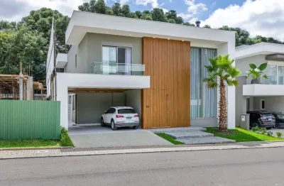 Belíssima casa de alto padrão com 4 suítes e 4 vagas ao lado do barigui