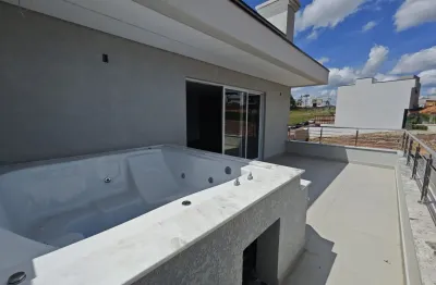 Belíssima casa de alto padrão em condomínio fechado à venda com 3 suítes e 4 vagas e