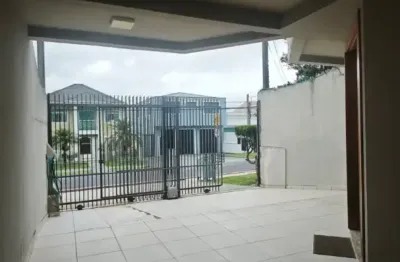 Sobrado Completo no Hauer com Suíte, Sacada e Área Gourmet com Churrasqueira