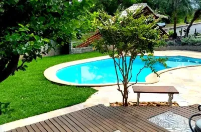 Casa de alto padrão no condomínio águas do jaguaribe: 4 quartos, 4 suítes em piatã, salvador-ba, 200m², 2 vagas, piscina e varanda gourmet