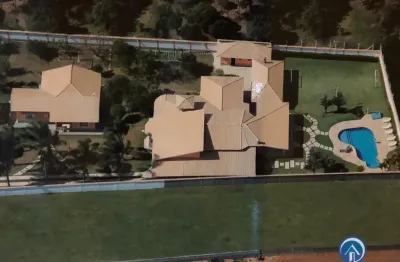 Chácara de 4600m² com 4 dormitórios e casa de caseiro no Veraneio Ijal em Jacareí