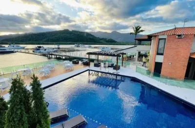 Casa com 2 suítes em condomínio com lazer de clube!
