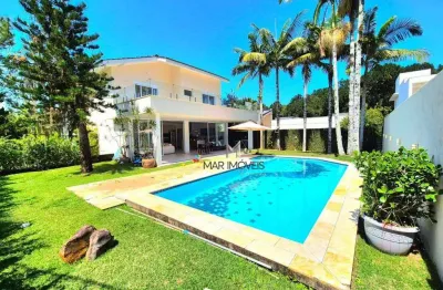 Linda casa, reformada em condomínio fechado de alto padrão em excelente localização!