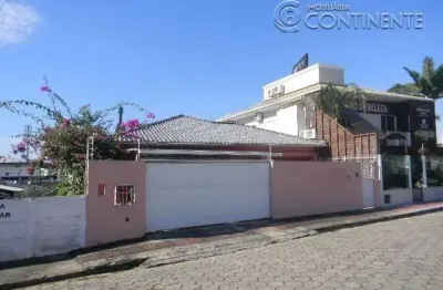 Casa com 5 quartos à venda na rua andrelino natividade da costa, 83, canto, florianópolis por r$ 1.070.000