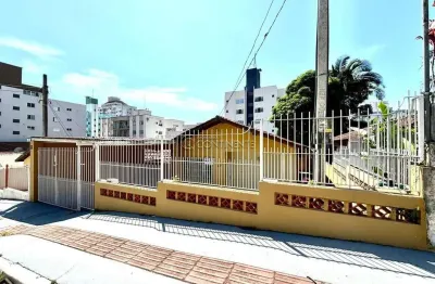 Casa com 3 quartos à venda na rua maria claudino da cruz, 855, capoeiras, florianópolis por r$ 820.000
