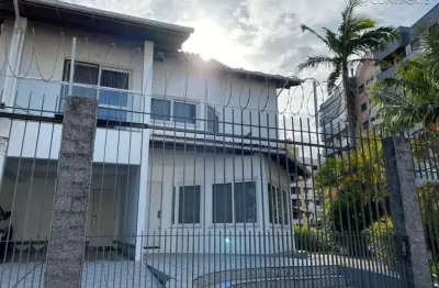 Casa com 4 quartos à venda na rua professora emília boos schmidt, 1731, bom abrigo, florianópolis por r$ 2.600.000