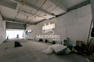 Espaço comercial com 550m². um ótima loja para montar seu negócio, com espaço no térreo e parte superior.