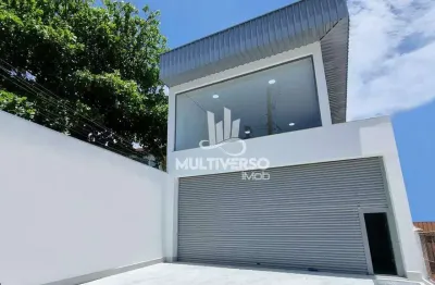 Espaço comercial com 550m². Um ótima loja para montar seu negócio, com espaço no térreo e parte superior.