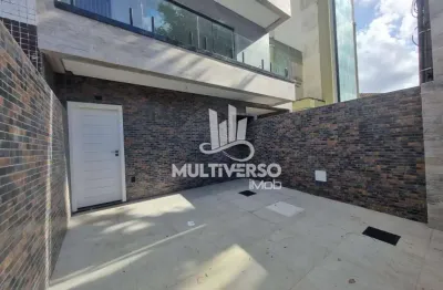 Viva o luxo e a elegância em uma casa duplex com 4 suítes e piscina privativa!