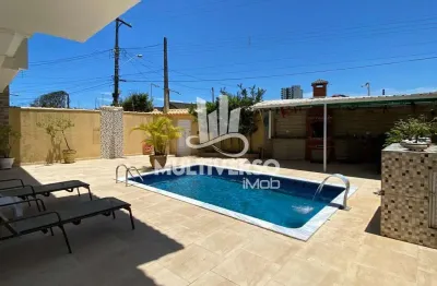 Sobrado à venda, 3 quartos no bairro solemar em praia grande