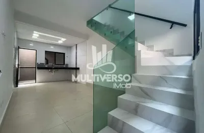 Sobrado com 2 dormitórios em condomínio com piscina no maracanã