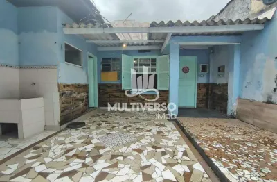 Casa com quintal, 01 dormitório, 51,20m², embaré, ótima localização, r$310.000,00