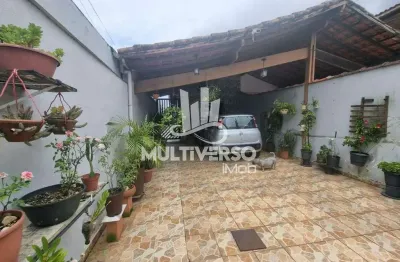 Casa geminada com 3 dormitórios e área gourmet a 180 metros da praia