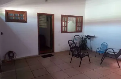 Excelente  residencia ampla, com total segurança , localização excelente