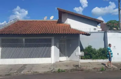Excelente  residencia ampla, com total segurança , localização excelente