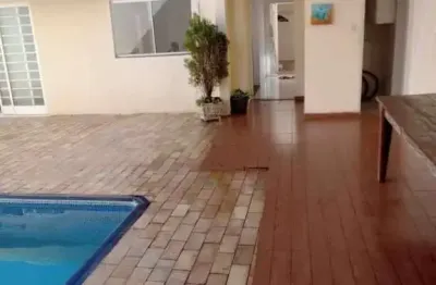 Casa com 3 quartos à venda na Vila Cardia, Bauru 
