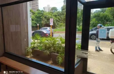 Lindo apartamento com varanda gourmet , completíssimo em armários, ar condicionado , muito bem localizado