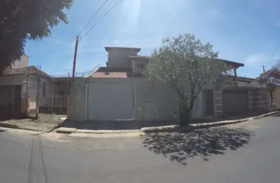 Casa com 5 quartos à venda no Jardim Bela Vista, Bauru 