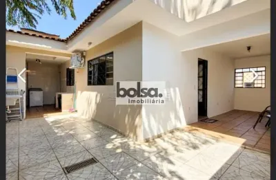 Casa de fundos com otima localização avenida nossa senhora de fátima