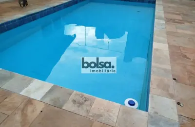 Casa  toda construída com tijolinhos, excelente localização, tanto residencial como comercial.