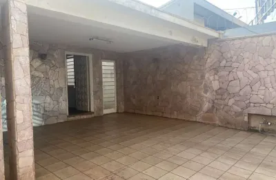 Excelente  residencia ampla, com total segurança , localização excelente