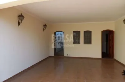Excelente  residencia ampla, com total segurança , localização excelente