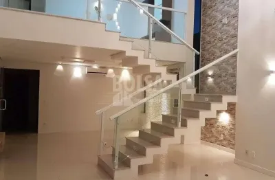 Excelente  residencia ampla, moderna, completíssima em armários, ar condicionado