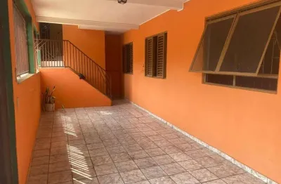 Excelente  residencia ampla, com total segurança , localização excelente
