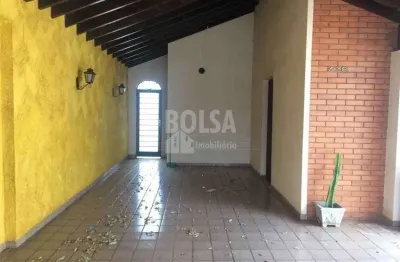 Casa com 3 quartos para alugar na Vila Mariana, Bauru 