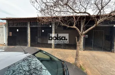 Casa com 4 quartos para alugar na Vila Pacífico, Bauru 