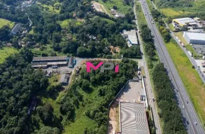 Área industrial com galpão ao lado da rodovia anhanguera em louveira/sp.
