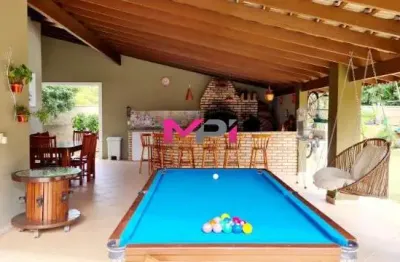 Casa a venda no condomínio tereza cristina - 302 metros.