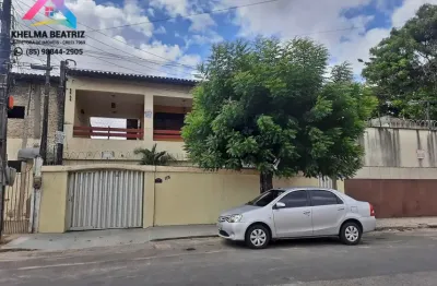 Casa duplex, 7 dormitórios, varandão, quintal com galpão, parquelândia