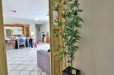 Vendo ampla casa com pontos comerciais para aluguel, casa com 6 dormitórios , toda avarandada