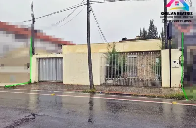 Vendo ampla casa solta com 3 quartos, ponto comercial e galpão