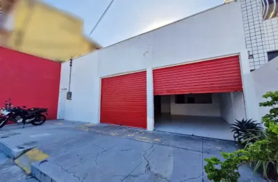 Casa com amplo espaço para vários tipos de negócios (clínica, escritório, academia, restaurante, espaço cultural entre outros)