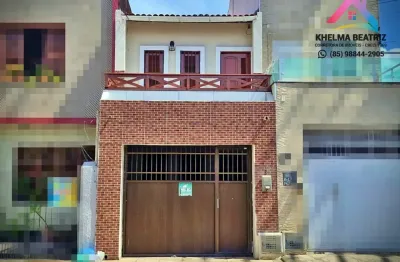 Casa duplex com 4 quartos (1 suíte reversível), varanda, próximo ao Colégio Militar