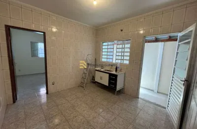 Jardim Americano, 2 quartos, amplo quintal, toda revisada!