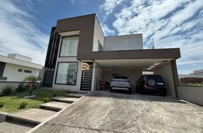 Excelente sobrado com 5 quartos, sendo 2 suítes no Cond Terras do Vale