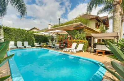 Casa com 6 quartos para alugar na Rua dos Cambuatas, Jurerê, Florianópolis