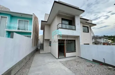 Sobrado à Venda em Potecas, São José | 2 Dorms, 70m², R$430mil