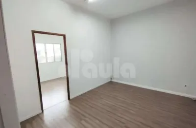 Sala comercial sobreloja 37m², sala dividida em 2 ambientes, 1 banheiro, vila alzira, santo andre