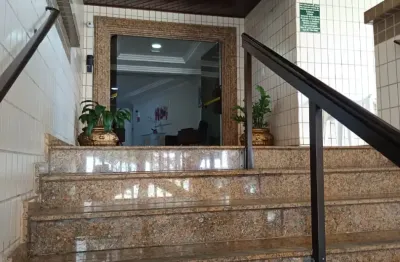 Apto. bairro ocian - praia grande a100 metros da praia proximo a comércios